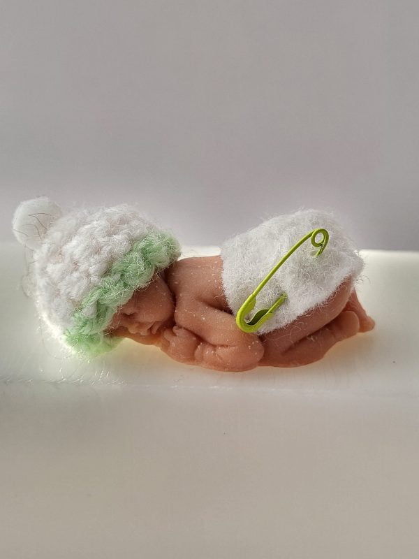 Baby handgjort tvål, Vit/grön virkad mössa med nål