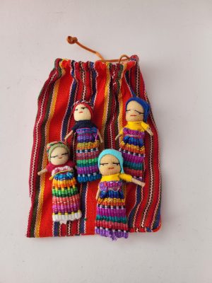 Orosdockarna i orange väska , Guatamala, handgjort, 5,5 cm